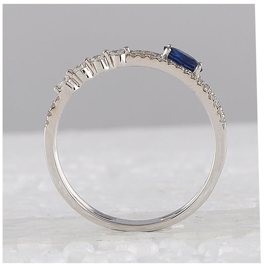 14kt White Gold Womens Oval Blue Sapphire Modern Fashion Ring 5/8 Cttw